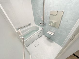 バスルームリフォーム 見た目がすっきりした浴室と、快適に使える給湯器＆キッチン水栓