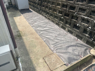 小工事 裏庭の雑草のお手入れが楽になる防草シート