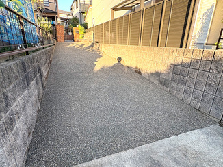 外構工事その他 足腰に負担をかけない緩やかスロープ