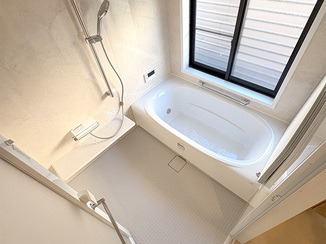 バスルームリフォーム 清潔感あふれる明るいバスルーム＆洗面所